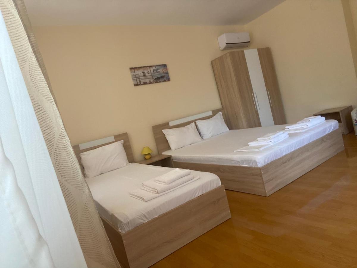 Guest Rooms Soleo Baltsjik Eksteriør bilde